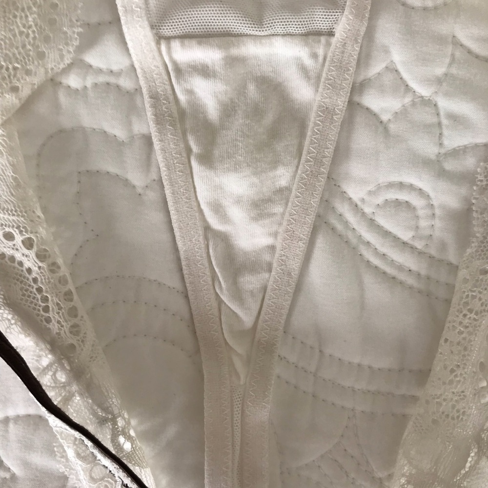 Le Mystere Isabella All Over Lace Bra and Panty Set 32F/Medium - Picture 11 of 11